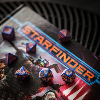 Starfinder Dead Suns kauliukų rinkinys tamsiai mėlynos ir oranžinės sp